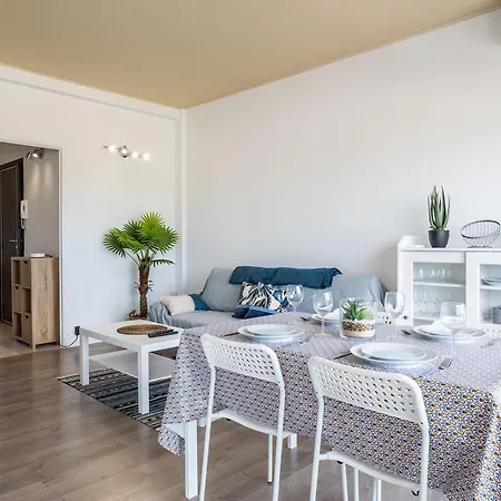 Bright Cocoon With Sea Views