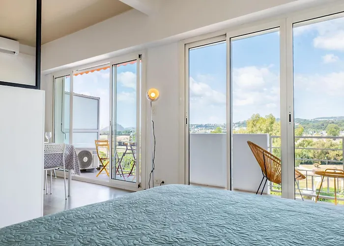 Bright Cocoon With Sea Views アパート *