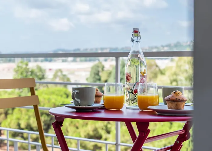 Bright Cocoon With Sea Views * カーニュ・シュル・メール