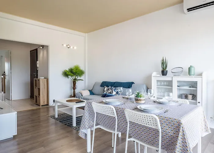 Bright Cocoon With Sea Views